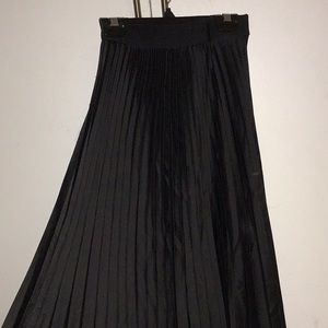 H & M ladies black satin pleated skirt